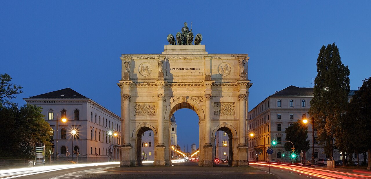 Siegestor in Munich , Germany .