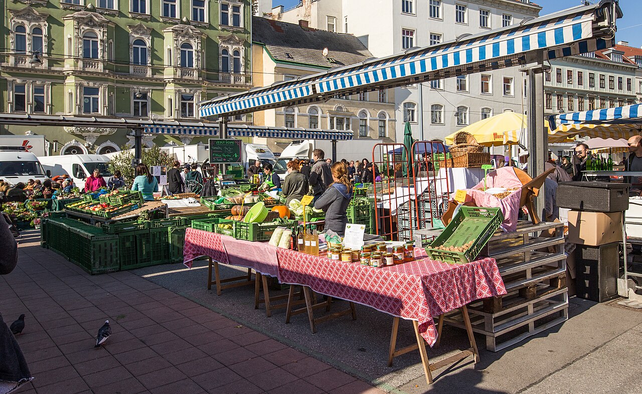 Farmersmarket on a saturday at the Karmelitermarkt , Vienna. Leopoldstadt