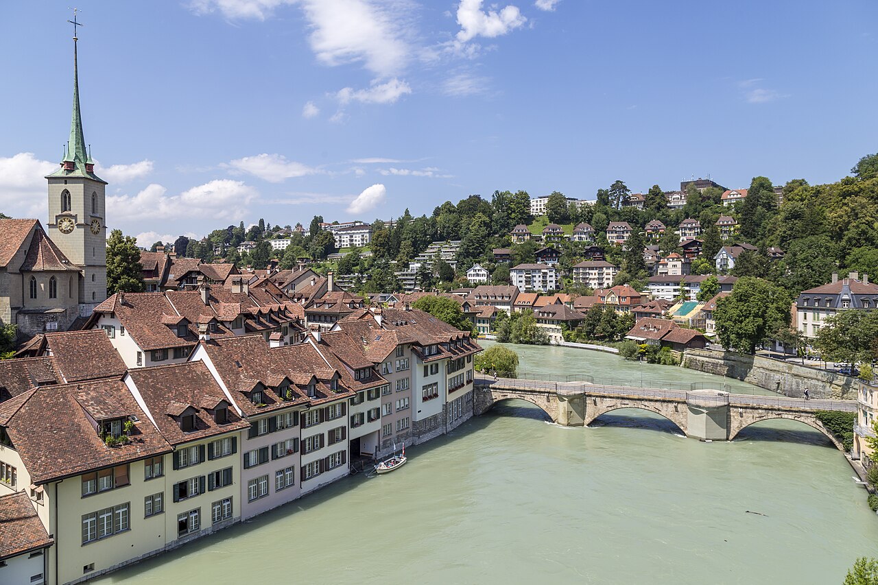 Bern: Fishing license included? Houses at River Aare and "Untertorbrücke", the oldest still existing bridge in Berne, built in 1487